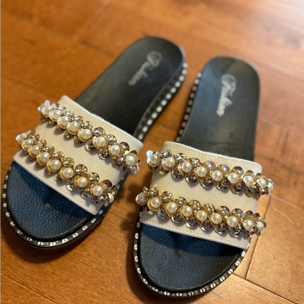 Elegant Pearl Embellished Women's Slides